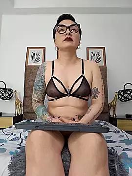 Daniela_Leonn from StripChat is Freechat