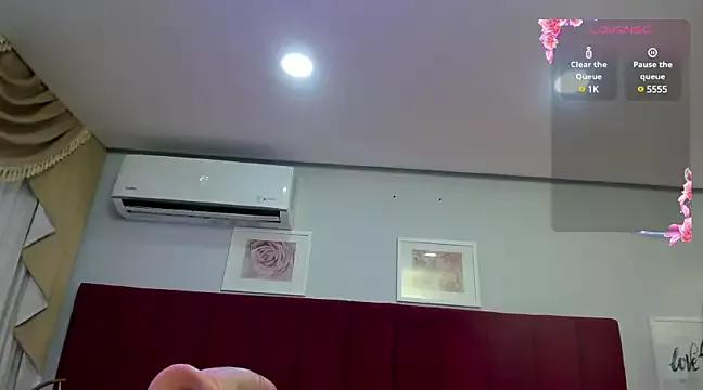 Try our girls live displays and explore the company of endless strippers, with beautiful physiques, vibrating toys and more.