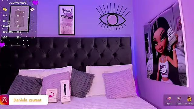 Try our girls live displays and explore the company of endless strippers, with beautiful physiques, vibrating toys and more.
