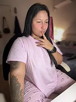 Try our girls live displays and explore the company of endless strippers, with beautiful physiques, vibrating toys and more.