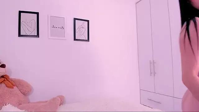 Try our girls live displays and explore the company of endless strippers, with beautiful physiques, vibrating toys and more.