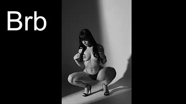 Try our girls live displays and explore the company of endless strippers, with beautiful physiques, vibrating toys and more.
