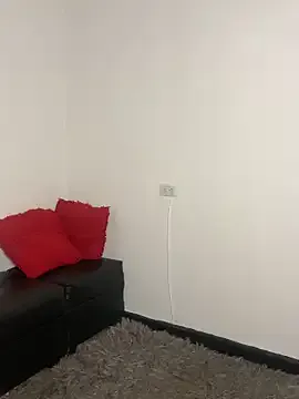 Dark_chanel — rub pussy close to cam