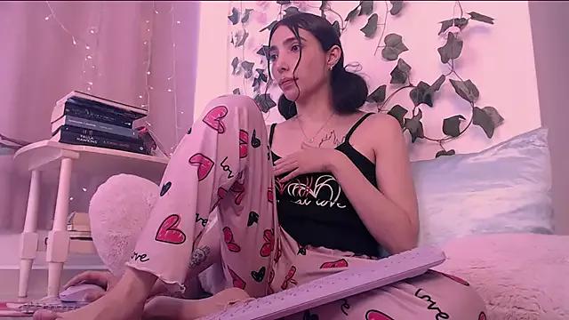 Try our girls live displays and explore the company of endless strippers, with beautiful physiques, vibrating toys and more.