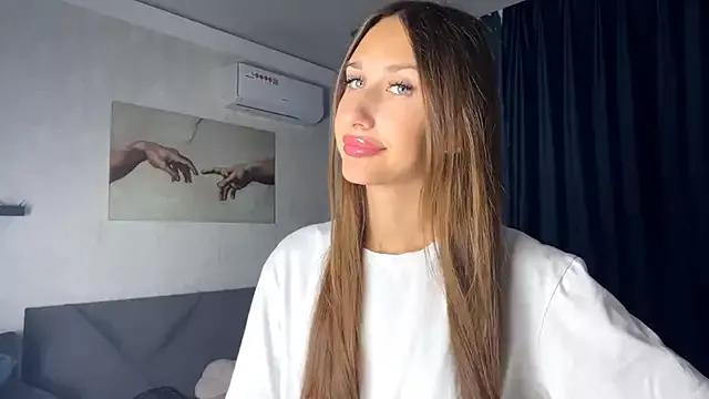 Try our girls live displays and explore the company of endless strippers, with beautiful physiques, vibrating toys and more.