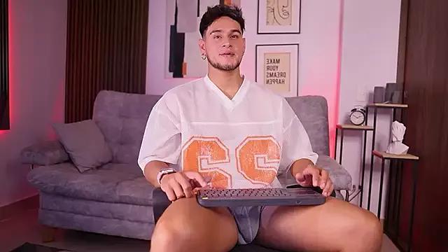 Try our girls live displays and explore the company of endless strippers, with beautiful physiques, vibrating toys and more.