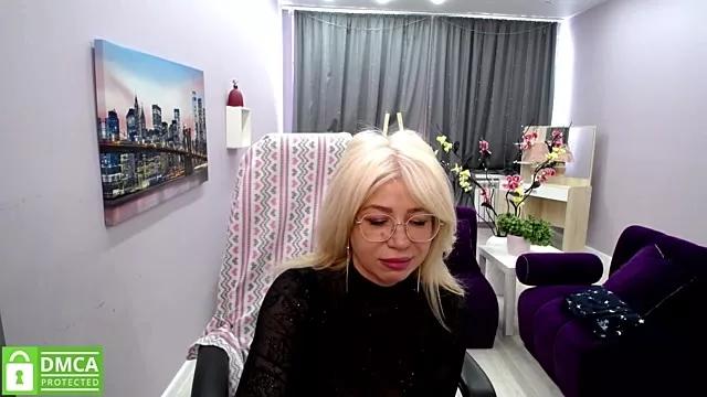 Try our girls live displays and explore the company of endless strippers, with beautiful physiques, vibrating toys and more.