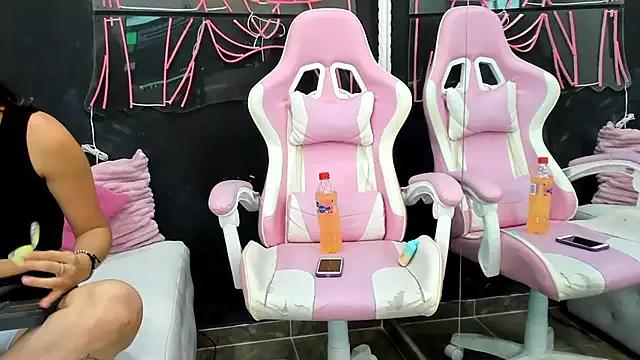 Try our girls live displays and explore the company of endless strippers, with beautiful physiques, vibrating toys and more.