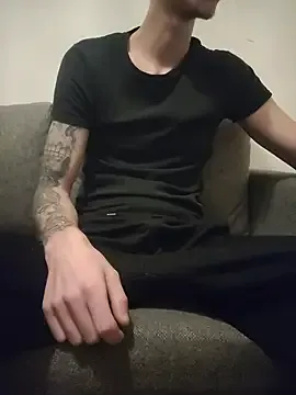 DeepSecret0 — Shirt Ausziehen