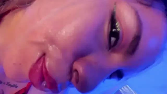 Try our girls live displays and explore the company of endless strippers, with beautiful physiques, vibrating toys and more.