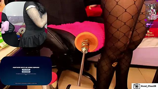 Try our girls live displays and explore the company of endless strippers, with beautiful physiques, vibrating toys and more.