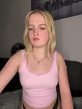 DieBlondeHannah from StripChat is Freechat