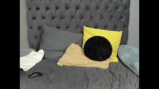 Try our girls live displays and explore the company of endless strippers, with beautiful physiques, vibrating toys and more.