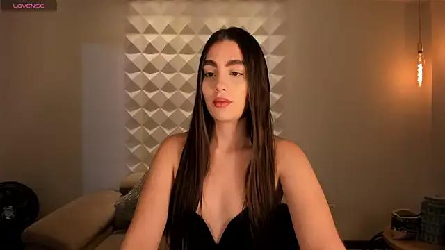 DolcieElliot from StripChat is Freechat