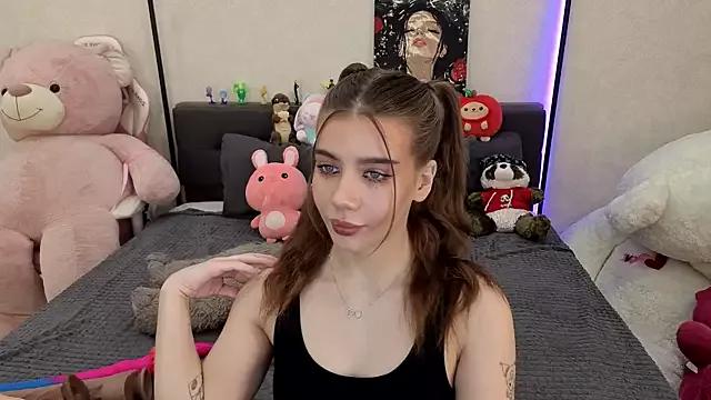 Try our girls live displays and explore the company of endless strippers, with beautiful physiques, vibrating toys and more.