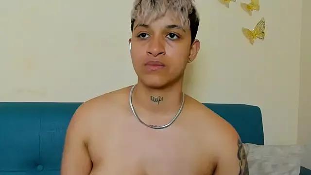 Try our girls live displays and explore the company of endless strippers, with beautiful physiques, vibrating toys and more.