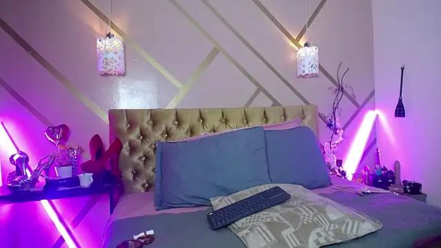 Try our girls live displays and explore the company of endless strippers, with beautiful physiques, vibrating toys and more.