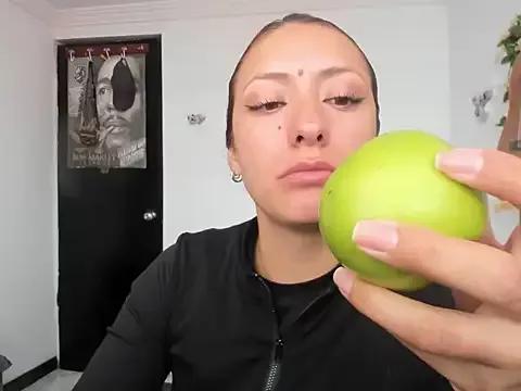 DulceLorrainexx from StripChat is Freechat