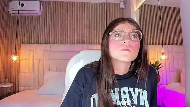 Try our girls live displays and explore the company of endless strippers, with beautiful physiques, vibrating toys and more.