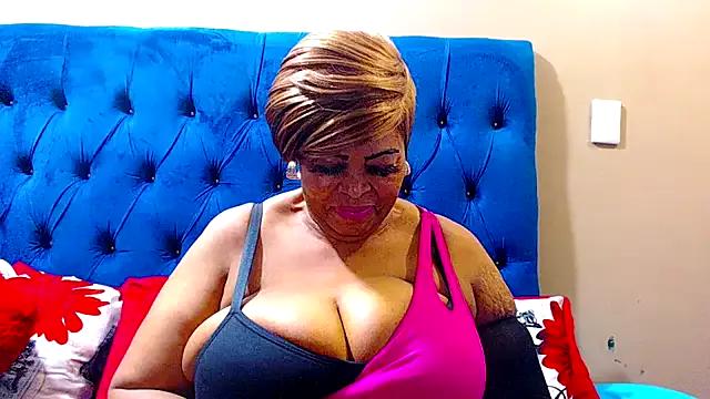 ebonycandy10 from StripChat is Freechat