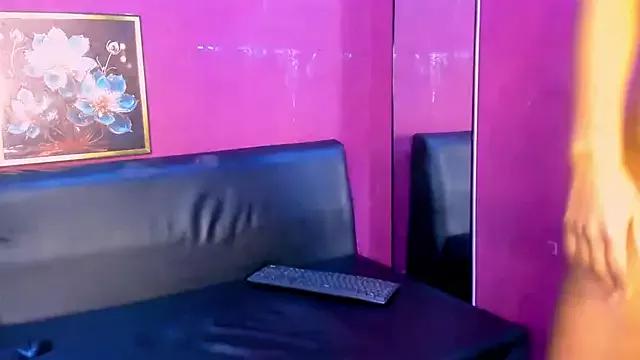 Try our girls live displays and explore the company of endless strippers, with beautiful physiques, vibrating toys and more.