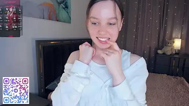 EdinaCordner from StripChat is Freechat