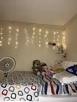 effie_castroo — 4 FINGERS IN MY PUSSY