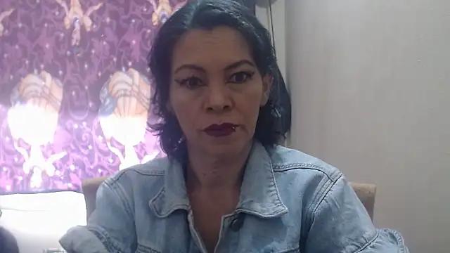 electra-mommy from StripChat