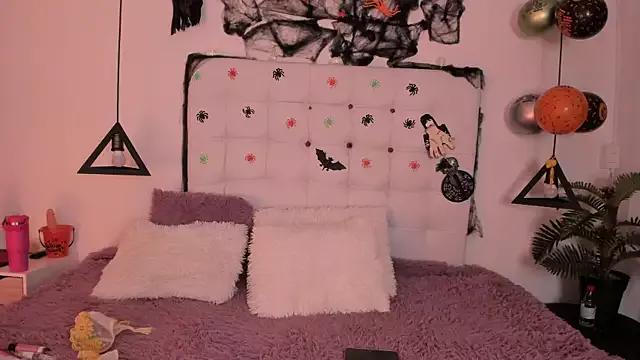 Try our girls live displays and explore the company of endless strippers, with beautiful physiques, vibrating toys and more.