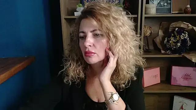 elegance_lady from StripChat is Freechat