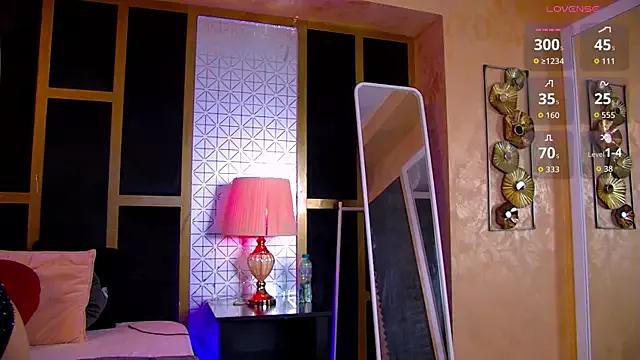 Try our girls live displays and explore the company of endless strippers, with beautiful physiques, vibrating toys and more.