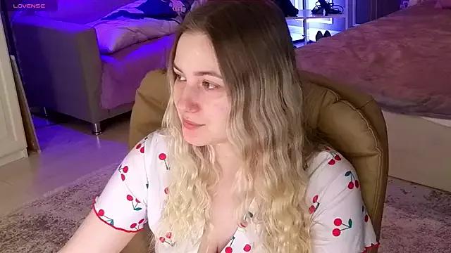 Try our girls live displays and explore the company of endless strippers, with beautiful physiques, vibrating toys and more.