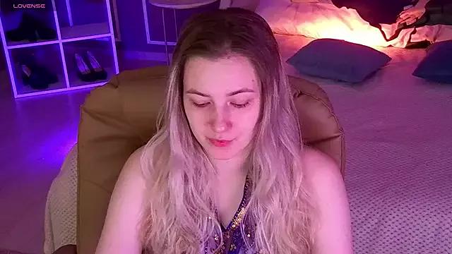 Try our girls live displays and explore the company of endless strippers, with beautiful physiques, vibrating toys and more.