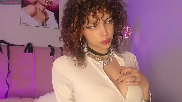 Try our girls live displays and explore the company of endless strippers, with beautiful physiques, vibrating toys and more.
