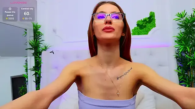 ElisaCharm — Freechat on StripChat