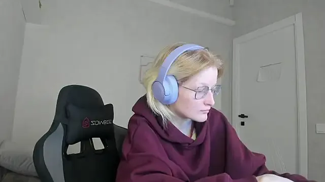 ElizabethHarpper — show outfit