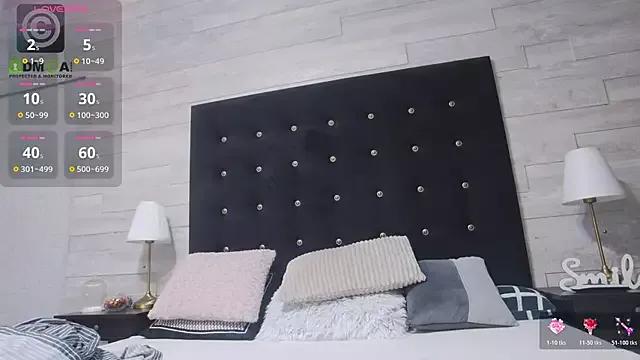 Ella_Lizzie from StripChat is Freechat