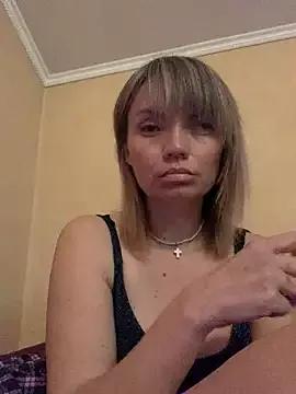 Ella_Pearlie from StripChat is Freechat