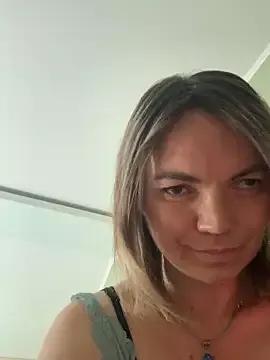 Ella_Pearlie from StripChat is Freechat