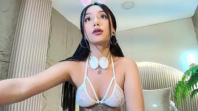 ella_r from StripChat is Freechat