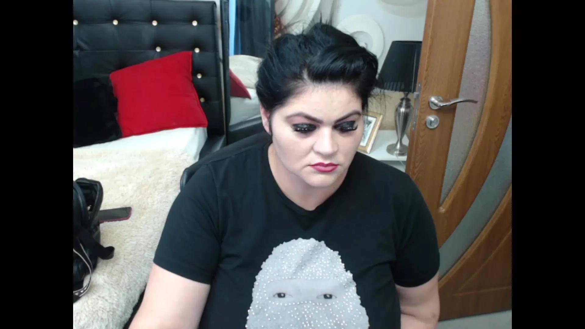 EllaJanne from StripChat