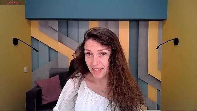 EllaLong from StripChat