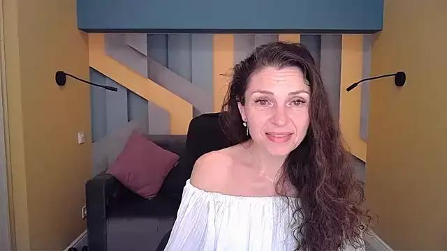 EllaLong from StripChat