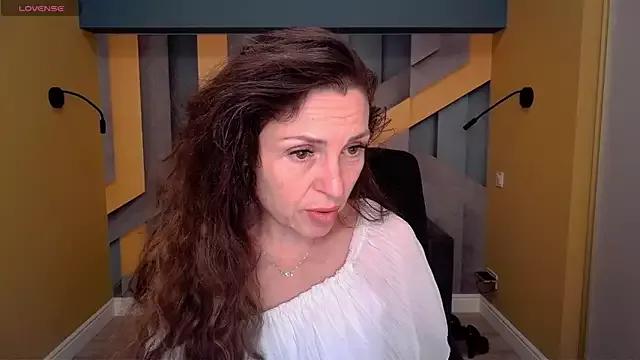 EllaLong from StripChat