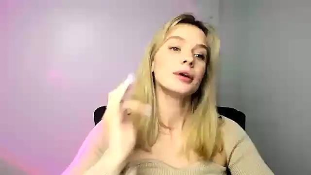 Ellamiss_mi from StripChat