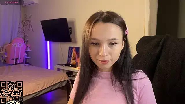 EllaSimonss from StripChat is Freechat