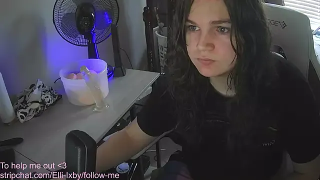 Elli-Ixby — Shorts off