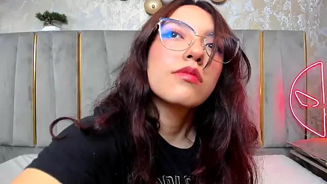 Try our girls live displays and explore the company of endless strippers, with beautiful physiques, vibrating toys and more.