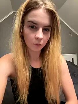 ellieen from StripChat is Freechat