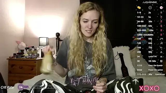 EllieeRose from StripChat